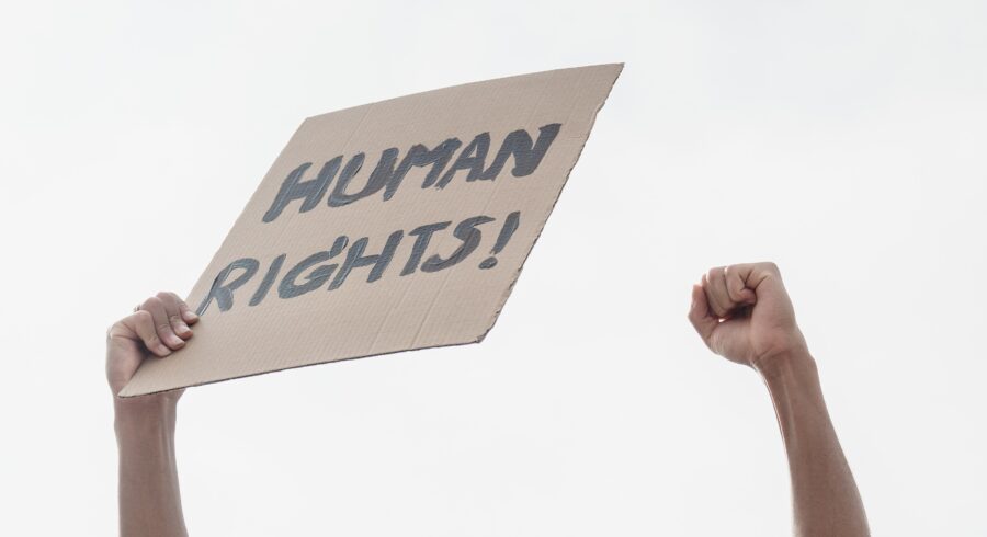 Czy biznes w Polsce szanuje prawa człowieka? Najnowsze dane przedstawił Polski Instytut Praw Człowieka i Biznesu