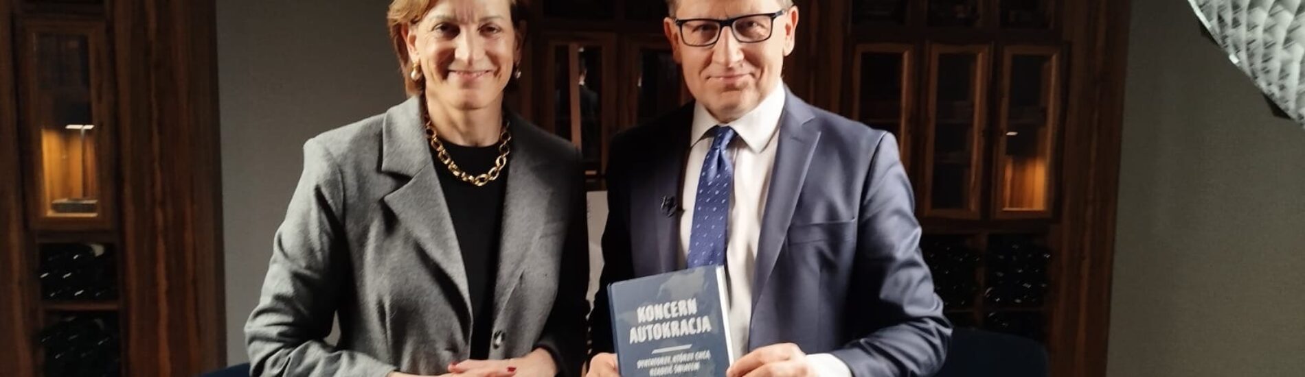 Czy tracimy wolność? Świat na progu nowego autorytaryzmu – Rozmowa z Anne Applebaum