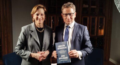 Czy tracimy wolność? Świat na progu nowego autorytaryzmu – Rozmowa z Anne Applebaum