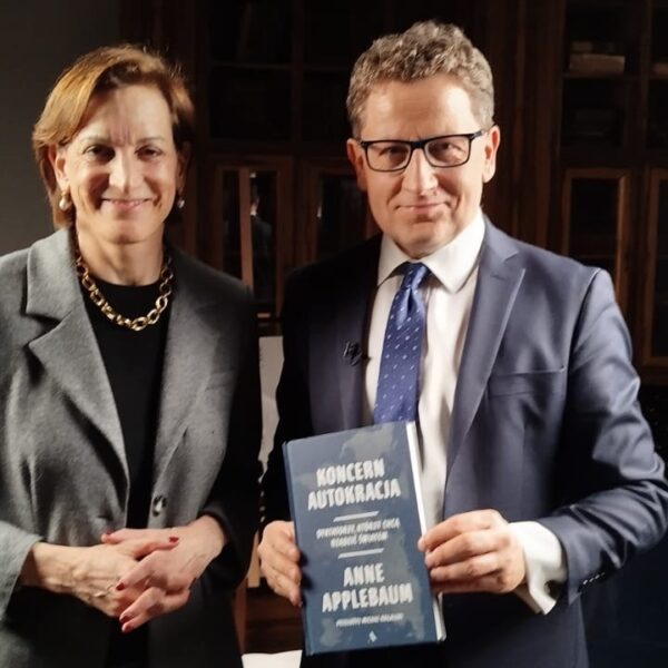 Czy tracimy wolność? Świat na progu nowego autorytaryzmu – Rozmowa z Anne Applebaum