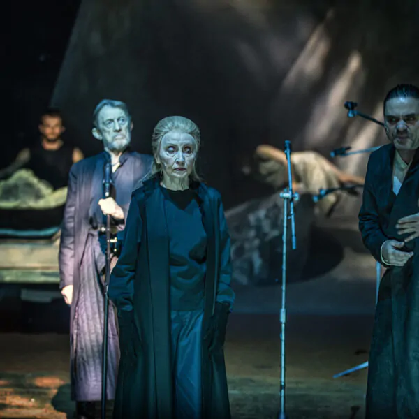 Obejrzyj – recenzje teatralne Tomasza Sobierajskiego